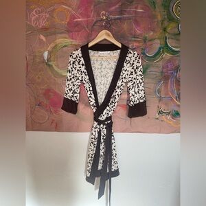Diane Von Furstenburg wrap dress brown and white floral sz 4